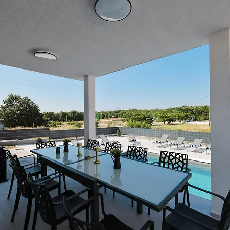 Peaceful Ivicasa With Private Pool Villa *