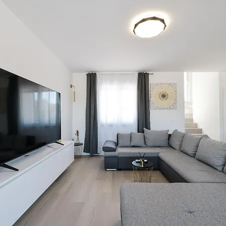 וילה Peaceful Ivicasa With Private Pool *