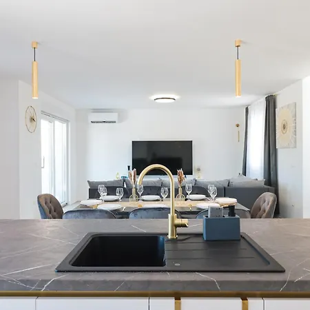 Peaceful Ivicasa With Private Pool Villa *