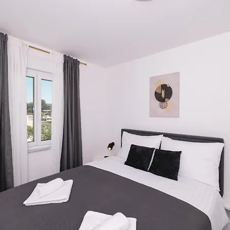 Peaceful Ivicasa With Private Pool Villa