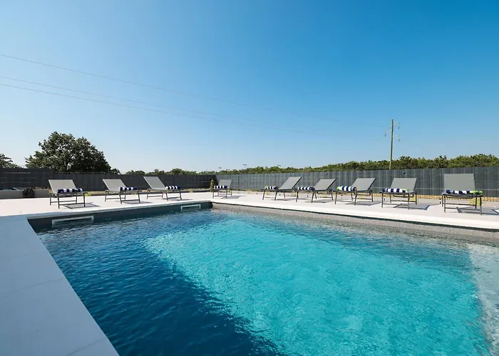 Вилла Peaceful Ivicasa With Private Pool *