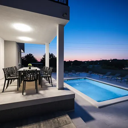 Peaceful Ivicasa With Private Pool Villa *