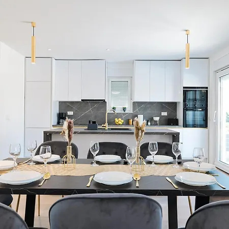 Villa Peaceful Ivicasa With Private Pool Murvica (Policnik)