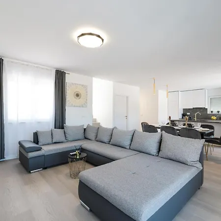 Villa Peaceful Ivicasa With Private Pool Murvica (Policnik)