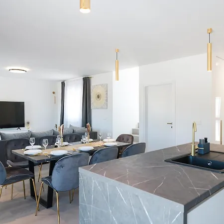 Villa Peaceful Ivicasa With Private Pool Murvica (Policnik)