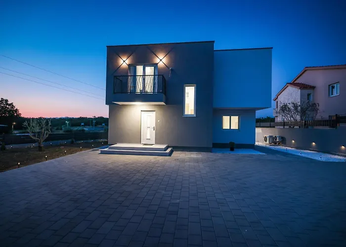 Peaceful Ivicasa With Private Pool *