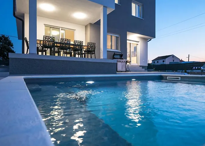 Vila Peaceful Ivicasa With Private Pool