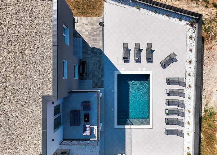 Peaceful Ivicasa With Private Pool 빌라