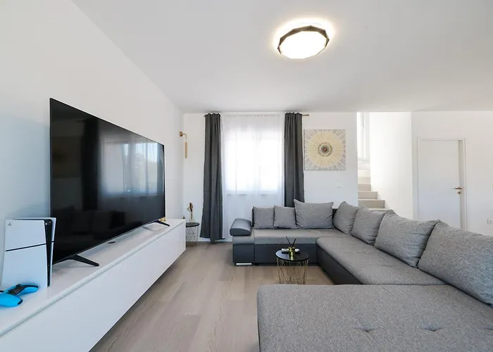 Vila Peaceful Ivicasa With Private Pool *