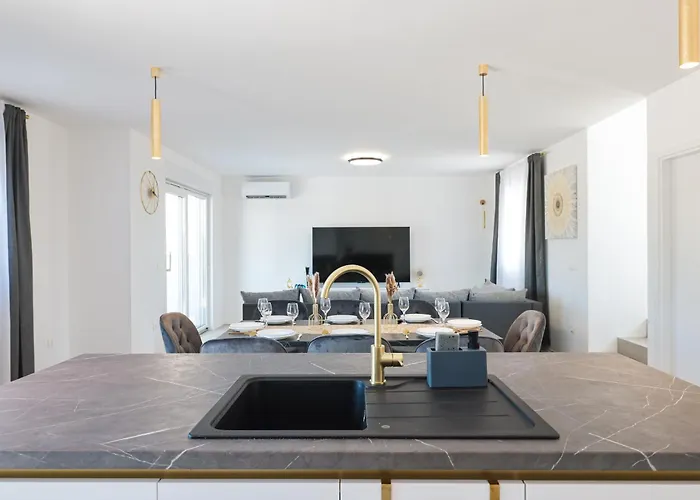 Peaceful Ivicasa With Private Pool 빌라 *