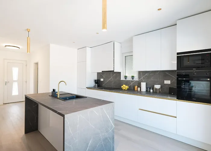 Peaceful Ivicasa With Private Pool 빌라 Murvica (Policnik)