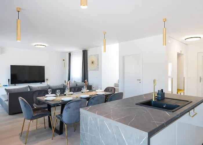 Vila Peaceful Ivicasa With Private Pool Murvica (Policnik)