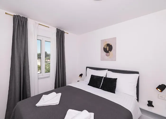 Peaceful Ivicasa With Private Pool 빌라