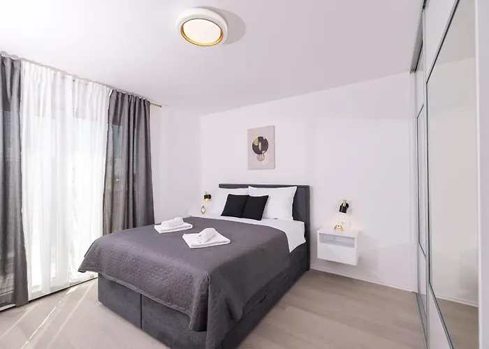 Peaceful Ivicasa With Private Pool Vila