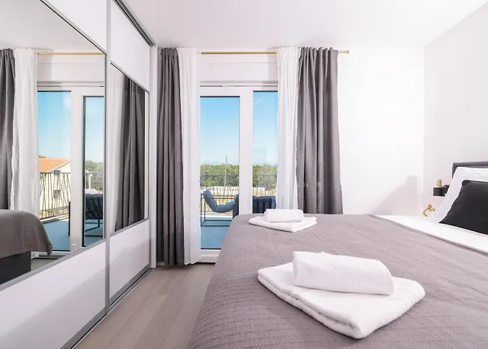 Peaceful Ivicasa With Private Pool Vila